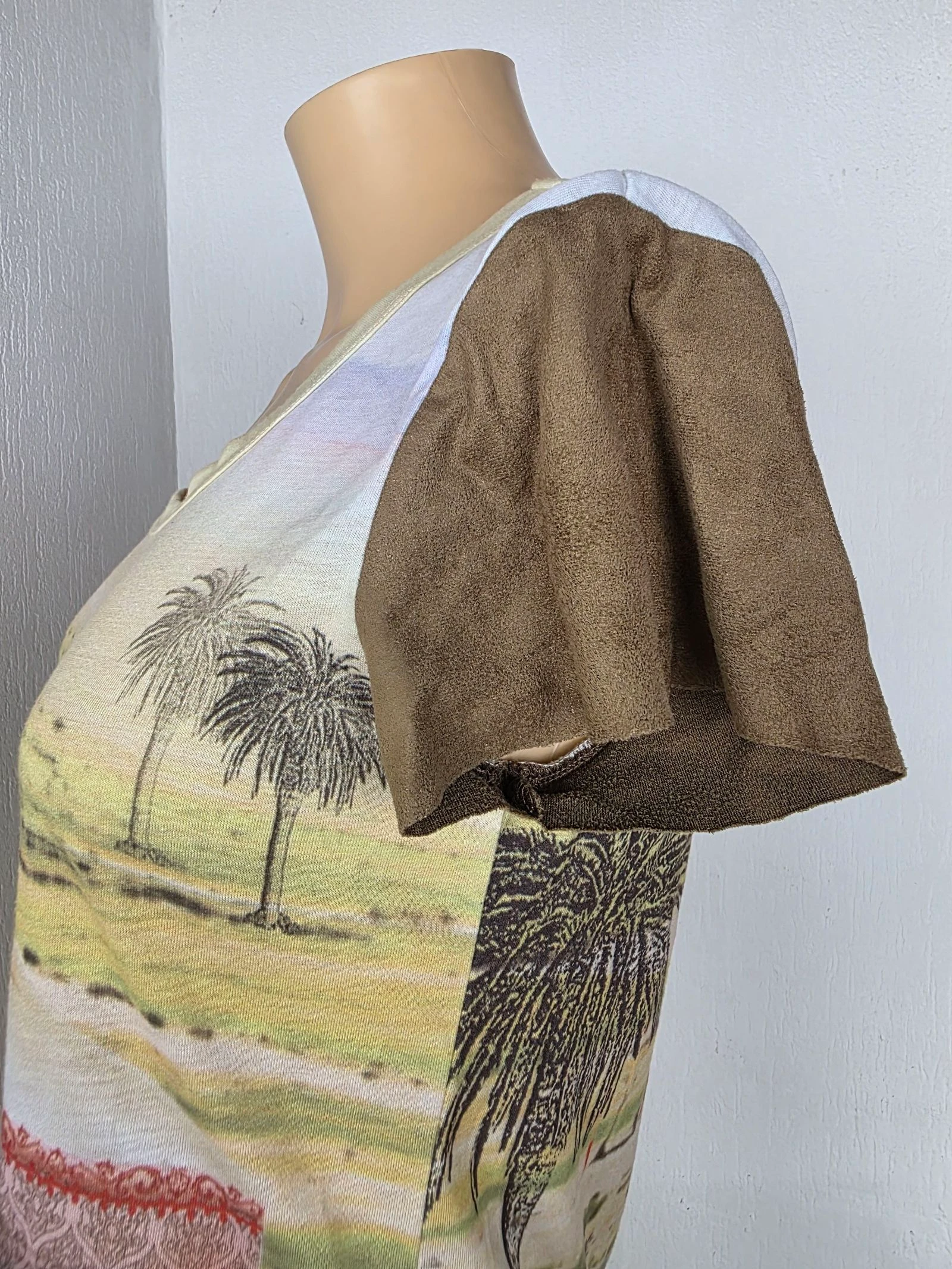 T-shirt vintage com estampa de paisagem desértica e detalhes em veludo y2k tamanho 40 – photo 2